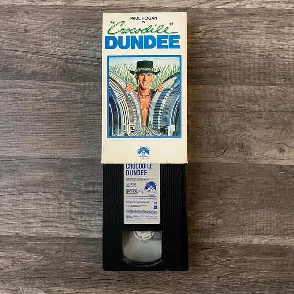 CROCODILE DUNDEE - PAUL HOGAN [ VHS ] PARAMOUNT - VINTAGE 1986 - Picture 4 of 5